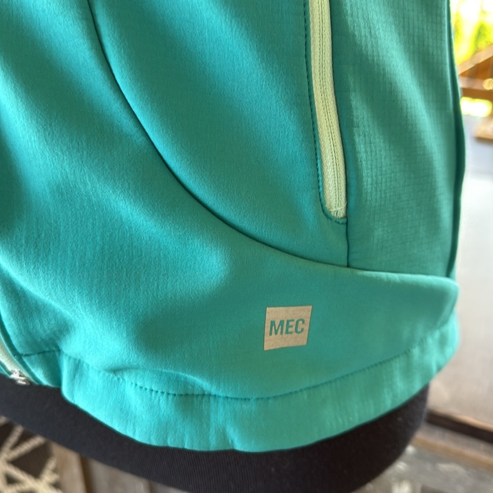 MEC | Sleeveless Vest - Picture 3 of 11